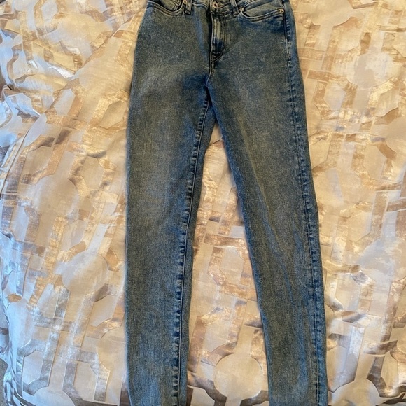 Buffalo high rise jeans. Skinny jeans , very flattering light blue jeans - Picture 4 of 10